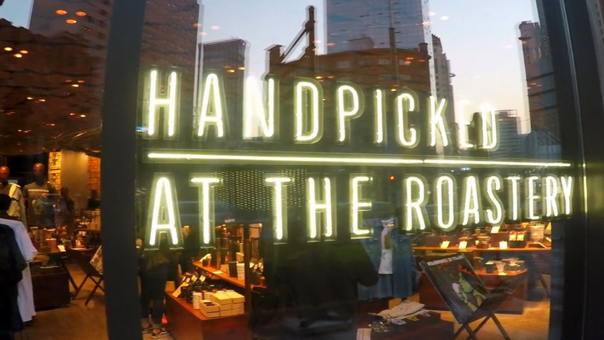 Ideoli’s CEO experienced the world’s largest Starbucks in Shanghai